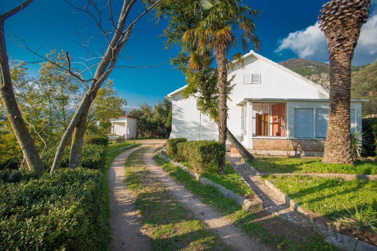 Holiday Home Nives ティヴァト エクステリア 写真